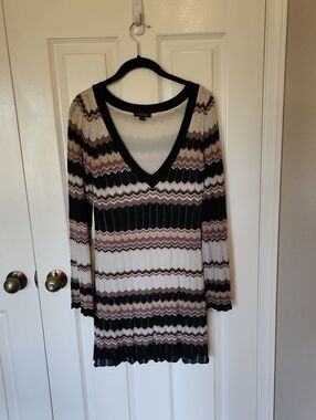 BEBE Black, Cream & Brown Zigzag Metalic V-Neck Knit Dress Size M